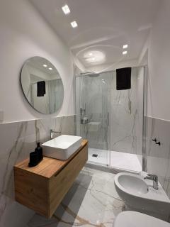 Bright and Spacious Elegant Apartment 5 min Airport - 6