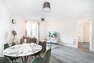 Bright & Spacious 2 Bedroom Manchester Apartment - 3