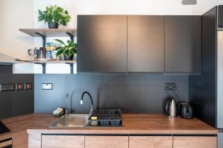 Bright & Modern 2BR Apt with BBQ - 5