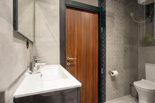 Bright & Modern 2BR Apt with BBQ - 4