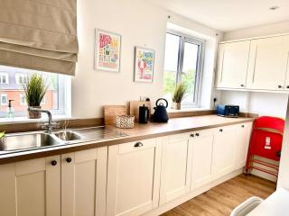 New Five bed house with parking in St leonards - 1