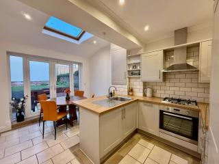 Private 2BR house, Cheltenham Centre & Parking - 7