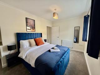 Private 2BR house, Cheltenham Centre & Parking - 2