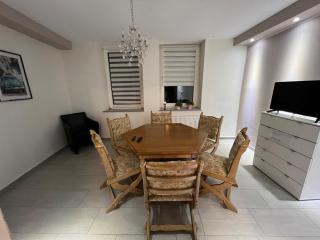 Ferien- & Monteurwohnung zentral Übach-Palenberg 1 - 2