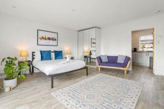 City Pulse Studio - Short Stays UK - Exeter - 9