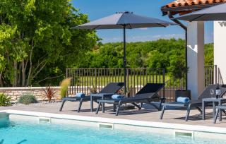 Amazing Home In Liznjan With Private Swimming Pool, Can Be Inside Or Outside - 1