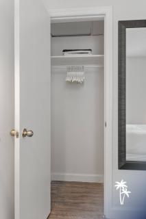 Lake View Top Floor Balcony Suite - 3