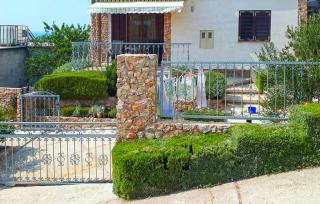 1 Bedroom Amazing Apartment In Starigrad - 4