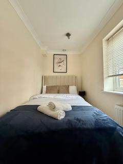 Spacious 5BR, Cheltenham Town centre, inc parking - Cheltenham - 1