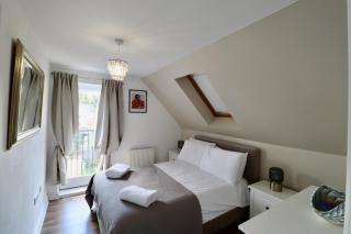 Spacious 4-Bed Home in Bracknell - 4