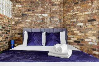 5 Bed 2 Bath Private House with Balcony - London - 2