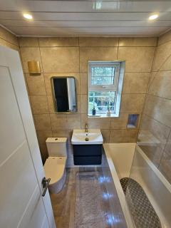3 bedroom luxury house - Quiet & Central with free parking - 8