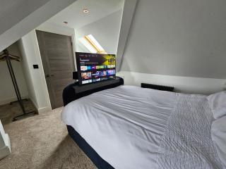 Exceptional 3 Bedroom House with Hot Tub - 1