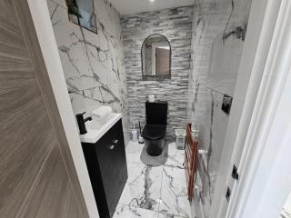 Exceptional 3 Bedroom House with Hot Tub - 2