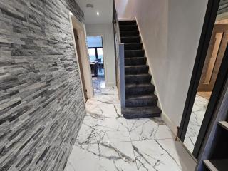 Exceptional 3 Bedroom House with Hot Tub - Warmley - 3