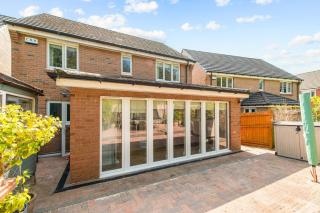 Polmont Haven: Spacious 4- Bedroom Retreat - 7