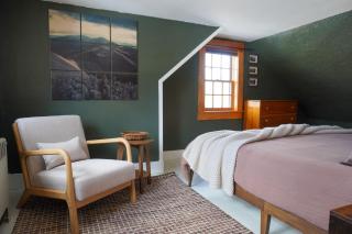 Hot TubPetsWalk to Squam Church Landing 7 mins - 1