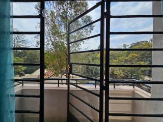 Lavington Budget Ensuite Room - 9