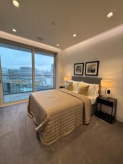 Gorgeous Large Luxury Lateral Flat with Large Terrace with Views of Tower Bridge and City - 5