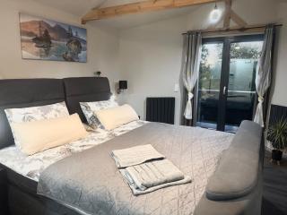 Spacious 2-story apartment - garden & nature & lake - 3