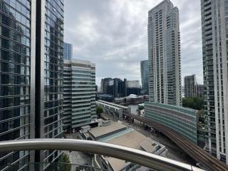 Eclectically Curated 2BD Flat in Canary Wharf - 6