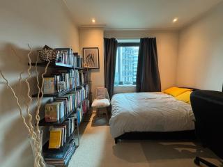 Eclectically Curated 2BD Flat in Canary Wharf - 8