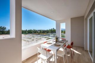 New Stylish Sunny Escape w Terrace & Pool - 4