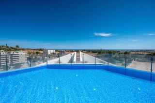 New Stylish Sunny Escape w Terrace & Pool - 5