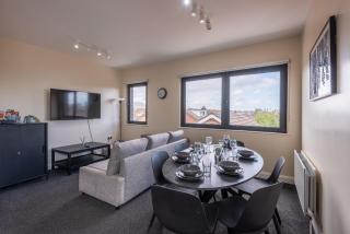 Family 2br Free Parking Near Cathedral Qtr - 0