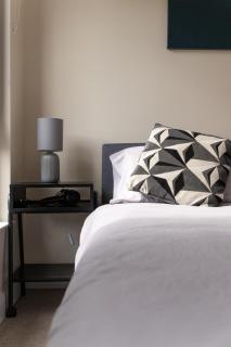 Family 2br Free Parking Near Cathedral Qtr - 4