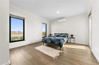 Quiet & Spacious Holiday Home in Werribee - 7