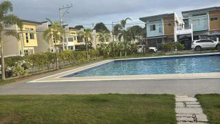 Cozy Family Home with 3 bedrooms Near Airport - 1