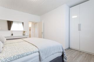 Luxury House with Pool, Garden, AC & Sauna - 6
