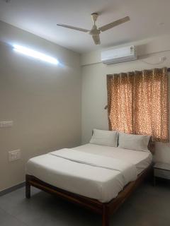 Lavish Hotel BG-Lodge - Bangalore - 7