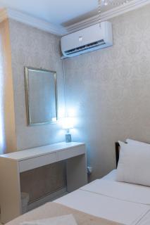 Megy's 3rd Top Central Room - 7