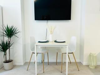 Golden Suite - Stylish and with FREE Parking! - 7