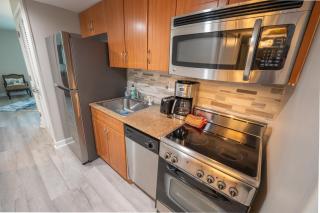 Oceanfront condo w balcony & pool - 7