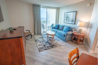 Oceanfront condo w balcony & pool - 3