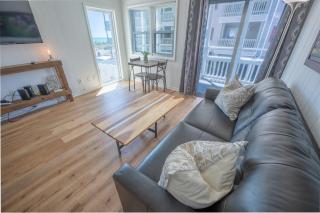 Updated Oceanview Modern Decor, Private Balcony! - 0