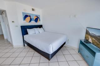 High Floor - Direct Oceanfront with Amazing Views! - 4