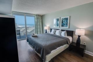 Private 3-Bedroom Seaside Resort with Views,Pools! - 0