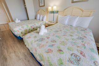 Fantastic views, two queen beds, high floor! - 7