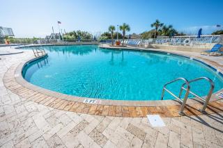 Newly Remodeled 2BR Great Views, Pools, Low Floor! - 9