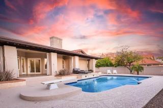 Luxe Oasis! Pool, Mini-Golf, Games, Pets OK! - 0