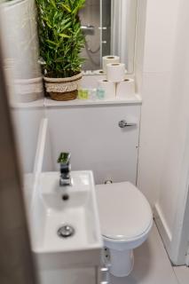 Islington Studio for 2 - Private Bath & Smart TV - 2