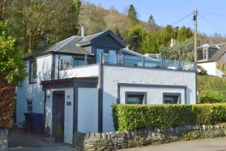 Cosy Lochside Cottage with Mountain and Sea Views - Clynder - 0