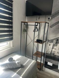Solo Executive Studio - Dedicated Desk & Smart TV - Islington - 5
