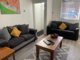 Simons Cosy 2 bedroom home sleeps 5, contractors Welcome - 9