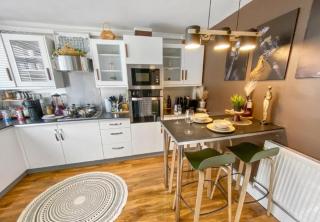 TranquilHaus! 3BR Retreat with Spa Saunas, Hot Tub & Garden Cinema - 5