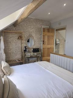 Cosy retreat with hot tub - 6